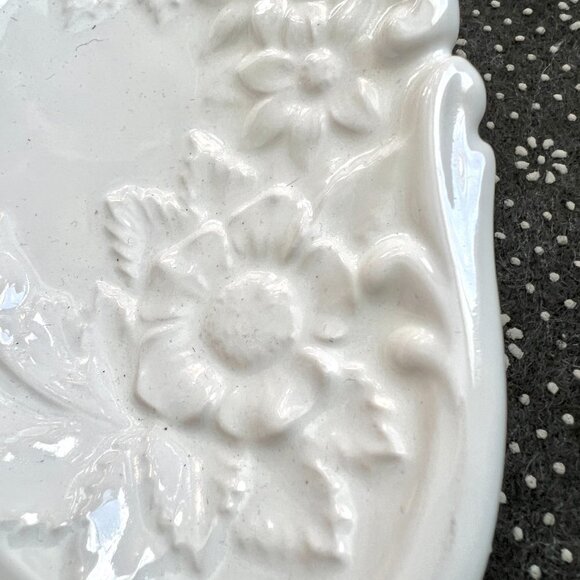 Vintage Ceramic Platter Embossed Cream Vine Handle Flower Divided Serving Dish - Picture 4 of 7